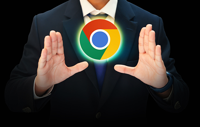 両手の中にChromeのロゴが浮いているイメージ写真。