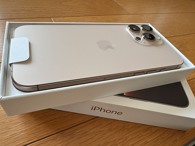iPhone 16 Pro Maxの本体