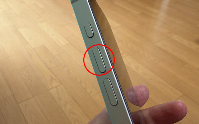 iPhone 強制再起動 音量を上げる サイドボタン